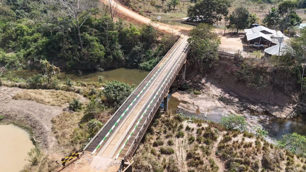 Mais de 25 pontes são construídas para melhorar o tráfego no campo