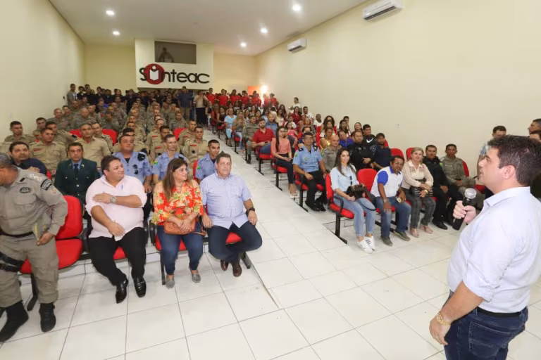 Governador falou dos investimentos nas áreas de infraestrutura e educação