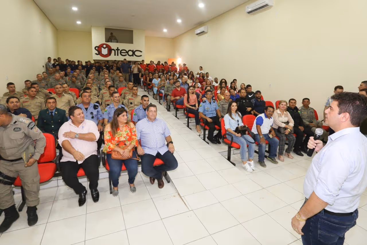 Governador falou dos investimentos nas áreas de infraestrutura e educação