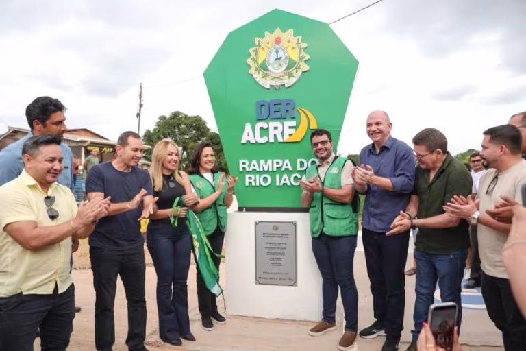 Governo do Acre entrega rampa às margens do Rio Iaco e reforça compromisso com o desenvolvimento de Sena Madureira